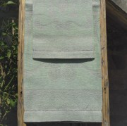 Asciugamani, tessitura artigianale in puro lino, finitura a punto giorno, con disegno giglio, color verde muschio